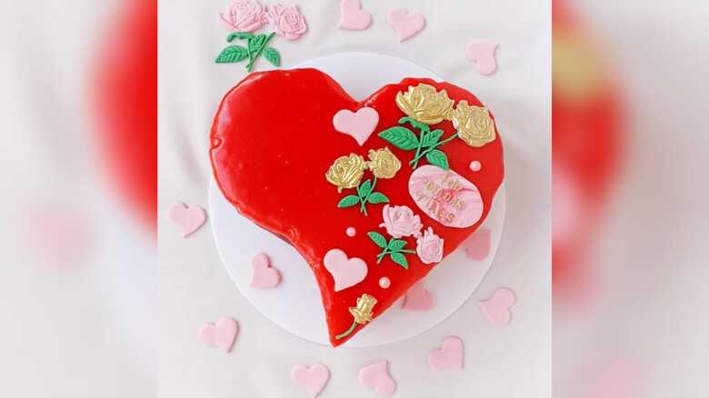 Para deixar o Dia das M&atilde;es mais especial, a Donut Decor lan&ccedil;ou o bolo de cora&ccedil;&atilde;o de mais de 1kg