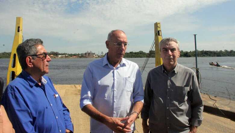 Prefeito Nelson Cintra, Secret&aacute;rio H&eacute;lio Peluffo e o deputado estadual&nbsp;Paulo&nbsp;Corr&ecirc;a