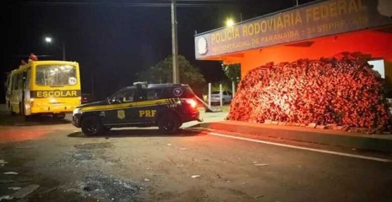 &Ocirc;nibus escolar e droga apreendida 