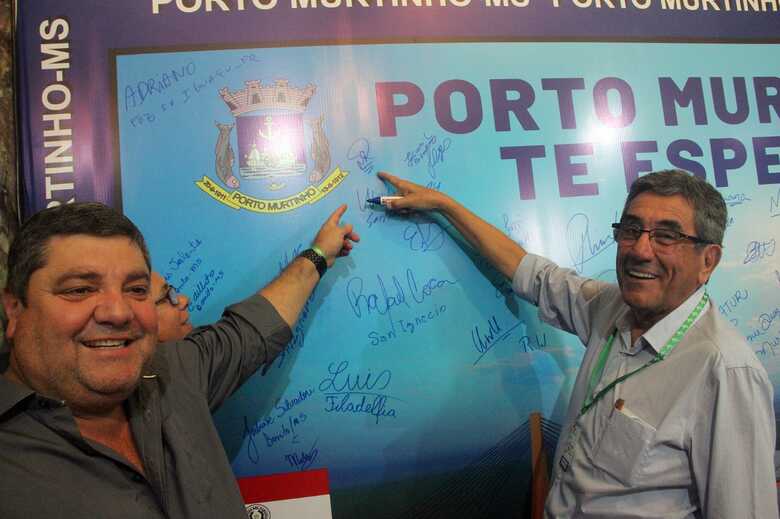 Prefeito de Bonito, Josmail Rodrigues e o prefeito de Porto Murtinho, Nelson Cintra durante o evento