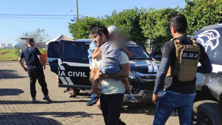 Crianças foram resgatadas pelos policiais do GOI