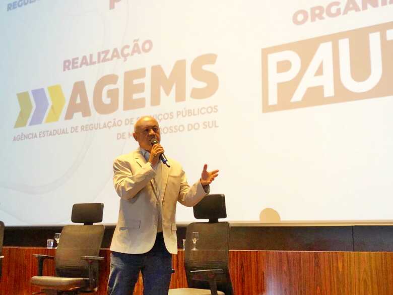 Carlos Assis durante seminário de regulação 