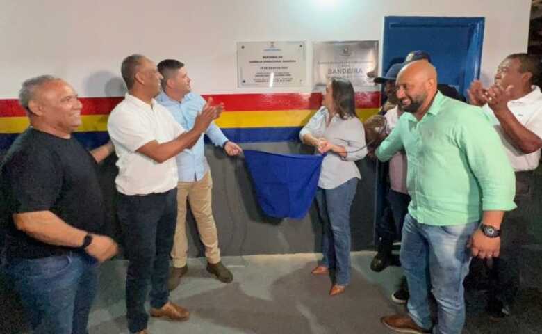 Prefeita Adriane Lopes esteve na entrega da obra