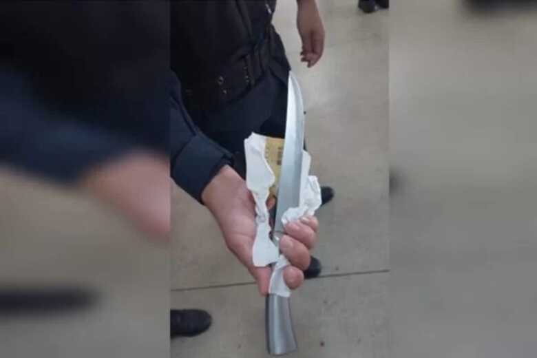 Faca usada na tentativa de homic&iacute;dio