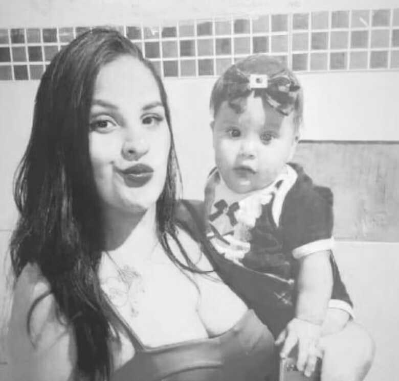 Natali Gabrielly e sua filha de 1 ano e 4 meses