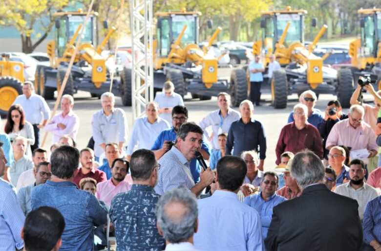 Riedel participou da entrega dos maquinários
