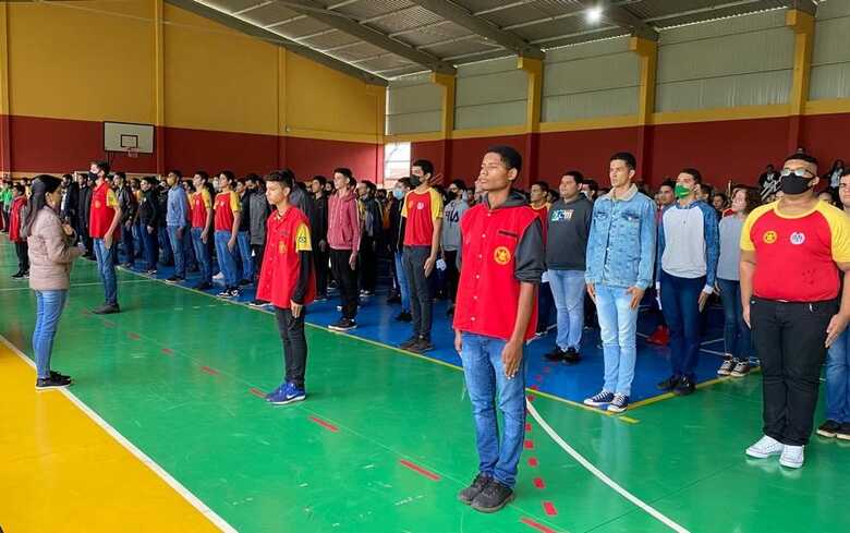 E. E. C&iacute;vico-Militar Alberto Elp&iacute;dio Ferreira Dias  Prof. Tito, localizada no Jardim Anache, na Capital