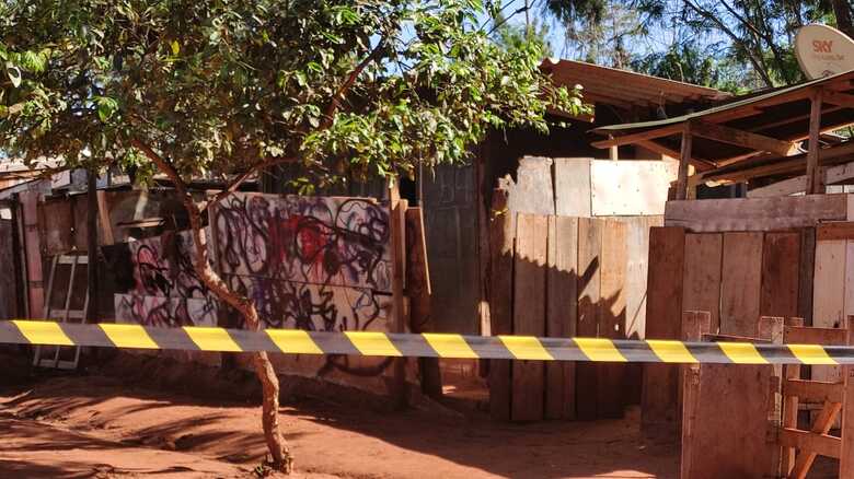 Barraco onde a v&iacute;tima foi encontrada morta