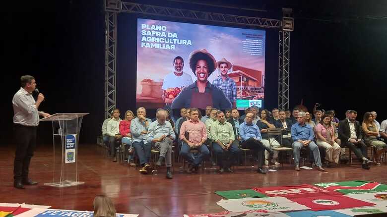 Governador Eduardo Riedel durante lançamento do Plano Safra