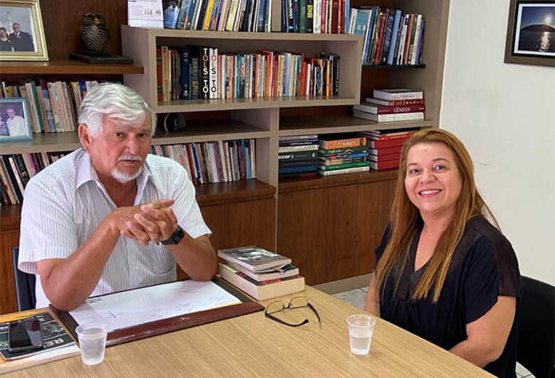 Zeca do PT, ao lado de Giselle Marques