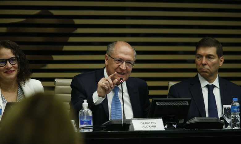 "&Eacute; o menor juro da hist&oacute;ria. Juro nominal de 4%", diz Geraldo Alckmin