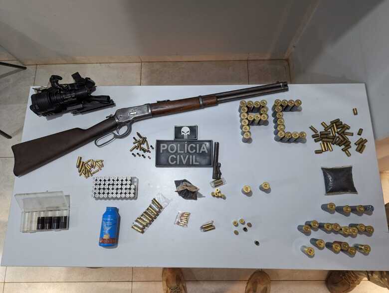 Foram encontradas diversas muni&ccedil;&otilde;es de calibres permitidos e restritos