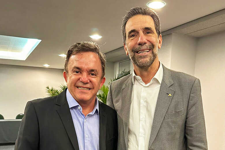 Deputado Vander Loubet ao lado do diretor-presidente Enio Verri