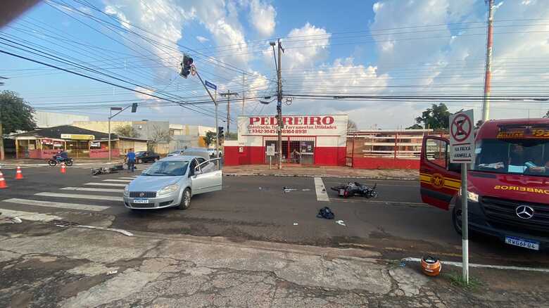 Acidente aconteceu na Avenida das Bandeiras
