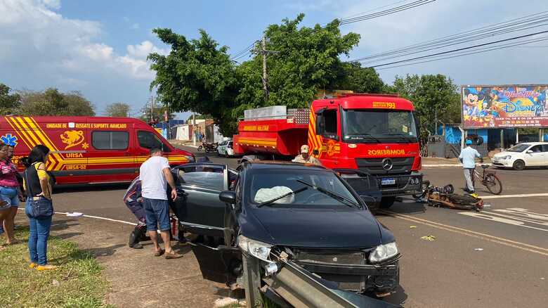 Acidente envolveu carro e moto na regi&atilde;o do Parati
