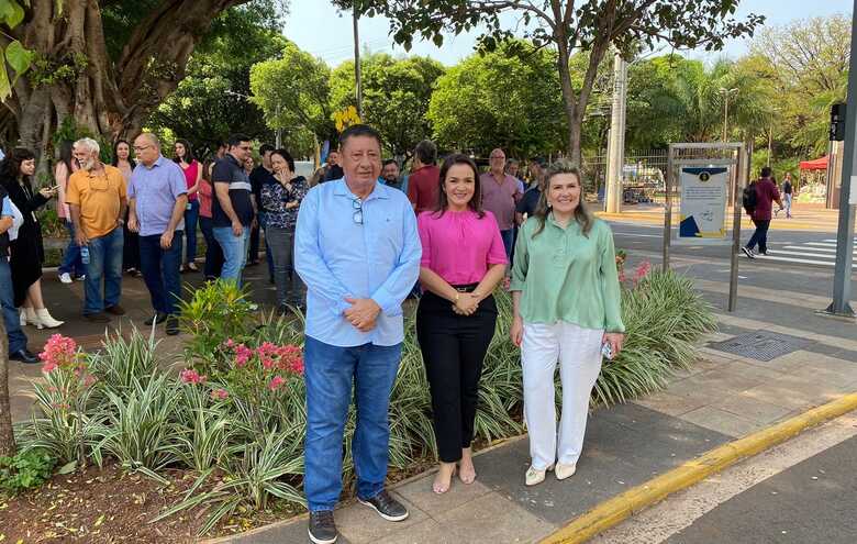 Secretário adjunto da Semadur Luiz Alberto, prefeita Adriane Lopes e a secretária da Semadur Katia Sarturi