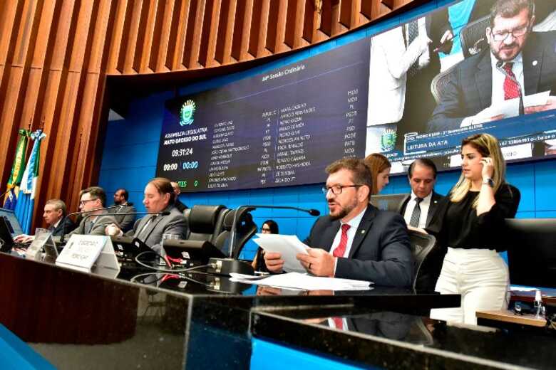 Sessões são transmitidas ao vivo pelos canais oficiais da Casa de Leis