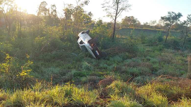 V&iacute;tima saiu ilesa, mas carro ficou danificado