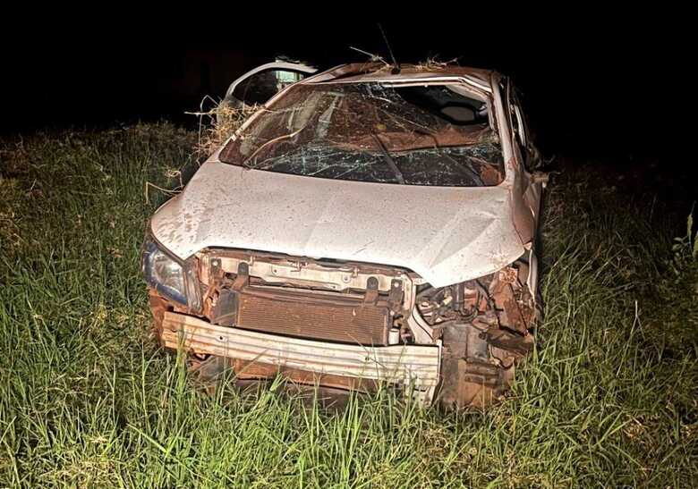 Carro ficou bastante danificado