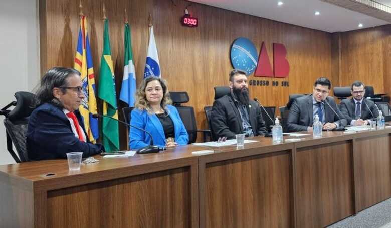 Debate acontece na segunda-feira