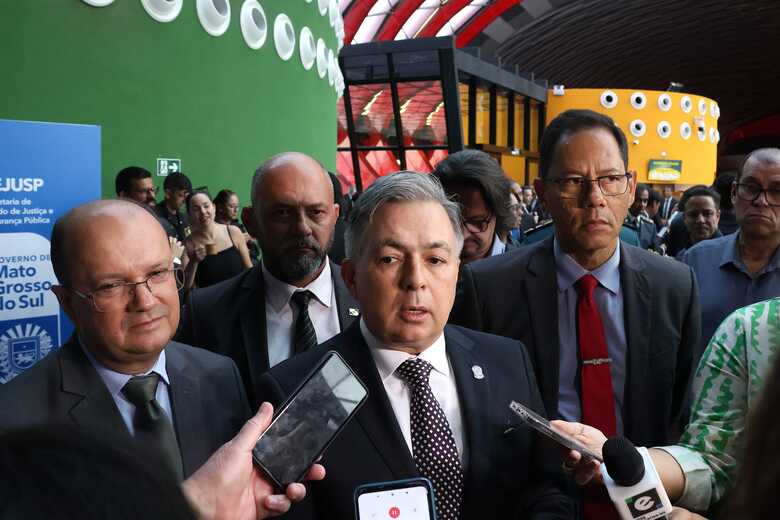 Vice-governador Barbosinha ao lado do secret&aacute;rio Ant&ocirc;nio Carlos Videira