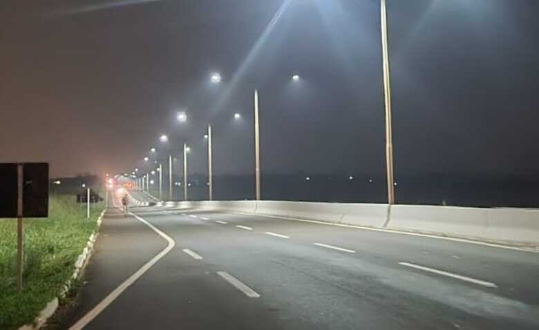 Iluminação na rodovia