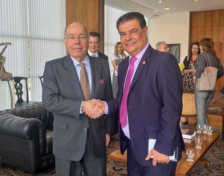 Ministro das Relações Exteriores, o embaixador Mauro Vieira, e o senador Nelsinho Trad, presidente reeleito do parlamento do Mercosul