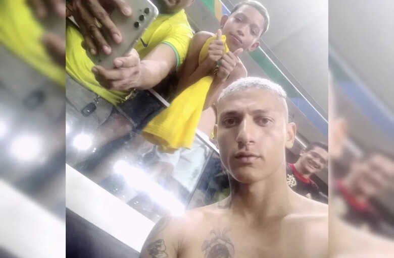 Menino tirou foto com jogador