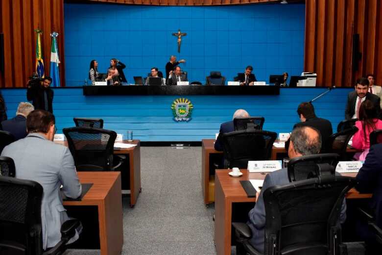As sessões são realizadas no Plenário Deputado Júlio Maia, a partir das 9h