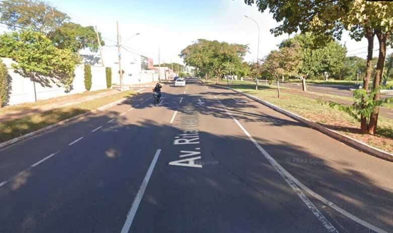 Motorista foi abordado na Avenida Rita Vieira de Andrade