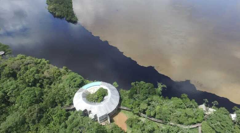 O encontro das águas dos rios Mamoré e Pacaás Novos, na zona rural de Guajará-Mirim (RO)