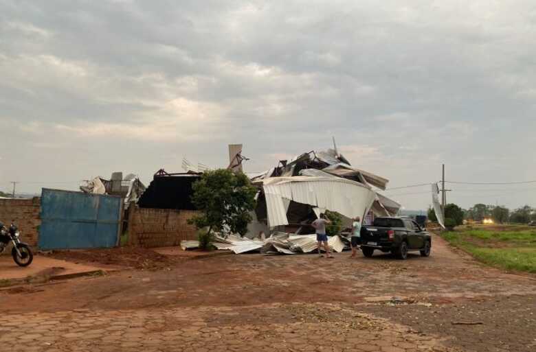 Barracão ficou destruído em Bataguassu