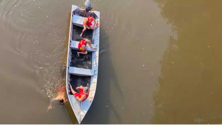 Equipe do Corpo de Bombeiros durante as buscas