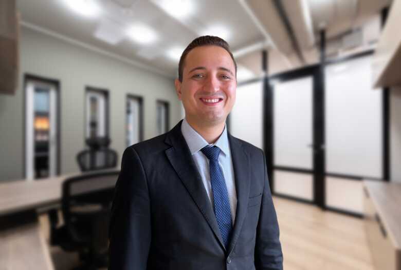 Juan de Paula Nazareth&nbsp; &eacute; advogado&nbsp;e tem sua trajet&oacute;ria marcada na atua&ccedil;&atilde;o em movimentos partid&aacute;rios