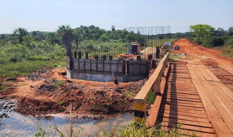 Constru&ccedil;&atilde;o das pontes avan&ccedil;ou bastante