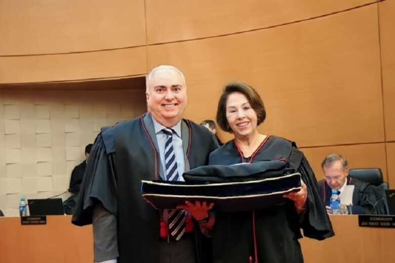 Presidente do TJMS,&nbsp;desembargador S&eacute;rgio&nbsp;Martins e Dileta Terezinha