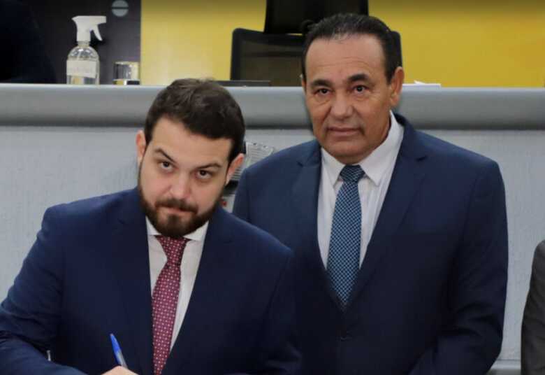 Vereador Claudinho Serra (PSDB) e o presidente da Câmara, vereador Carlão Borges (PSB)