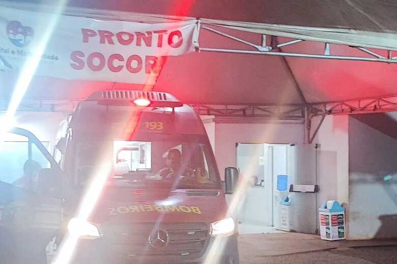 Bombeiros encaminharam o idoso para uma unidade hospitalar