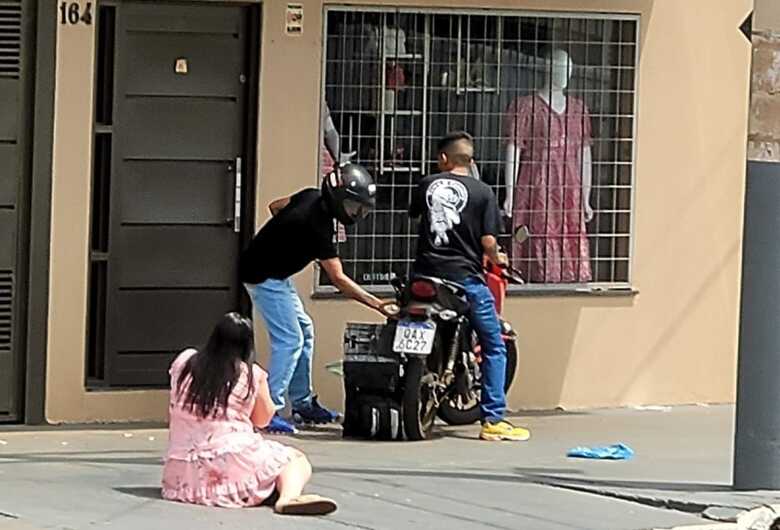 Moto foi levada por dois homens armados