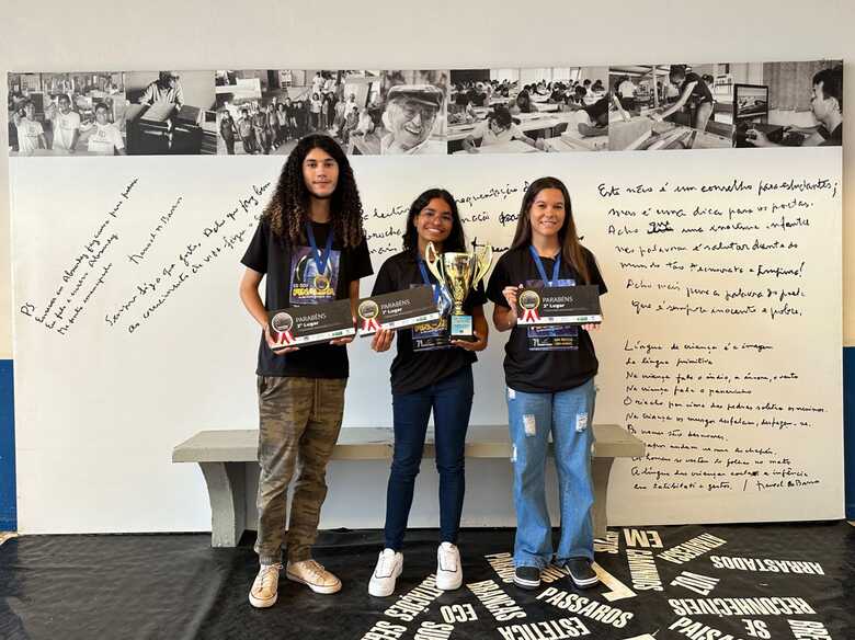 Os tr&ecirc;s primeiros colocados no "7&ordm; Concurso de Reda&ccedil;&atilde;o  Um Passeio com Manoel"