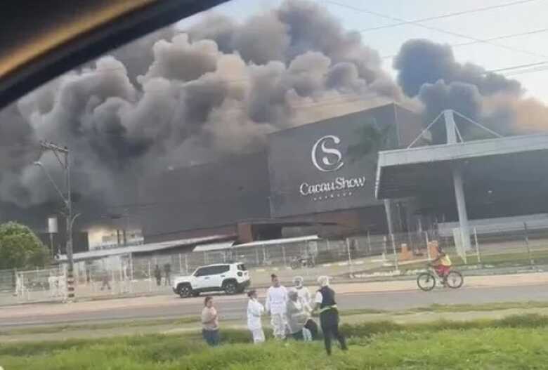Incêndio atinge fábrica da Cacau Show em Linhares, no Norte do ES