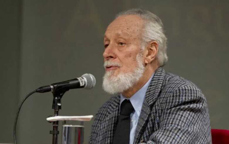 Alberto era&nbsp;especialista na cultura e na hist&oacute;ria da &Aacute;frica, onde foi embaixador do Brasil por 4 anos, na Nig&eacute;ria e no Benin.