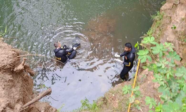 Bombeiros estiveram atuando na ocorrência
