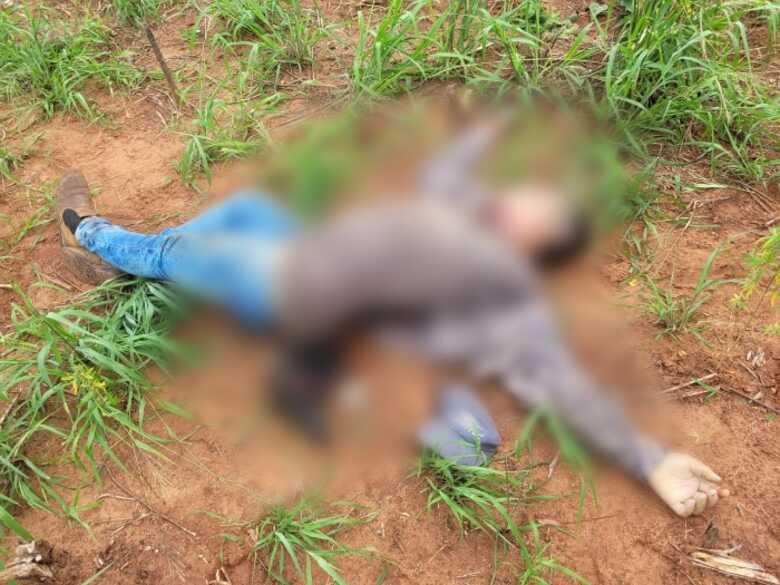 O homem morreu ainda no local