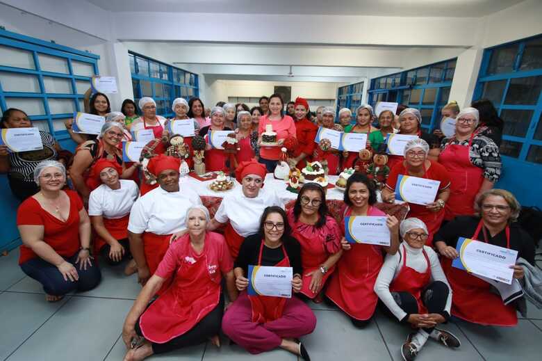 Maratona de Natal: empreendedoras aprender a fazer chocotone, panetone, bolotone e bolo red velvet