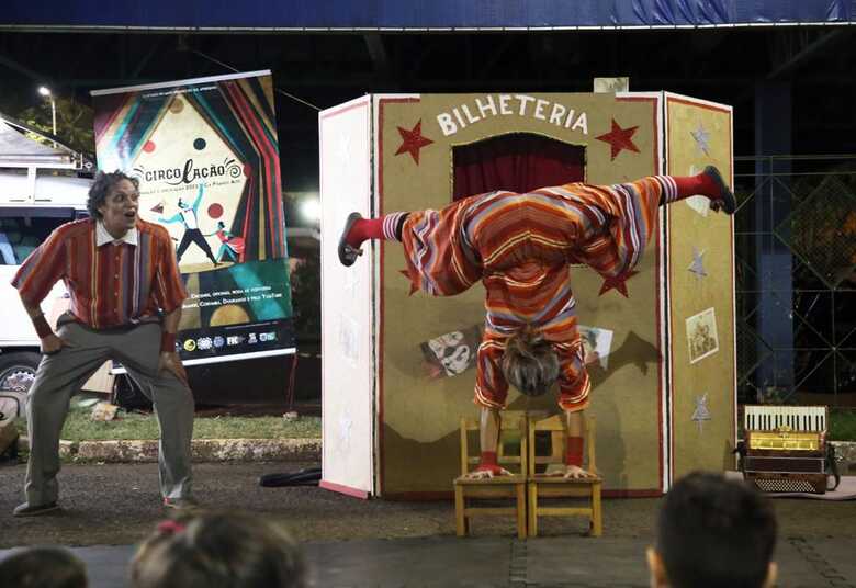 Cia Pisando Alto apresenta o espetáculo circense de rua´Gran FinaLLe´