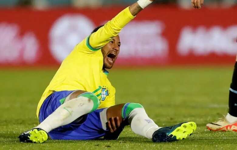 Neymar rompeu o ligamento cruzado anterior e do menisco do joelho esquerdo