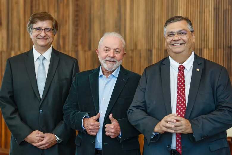 Paulo Gonet, presidente Lula e Flávio Dino  