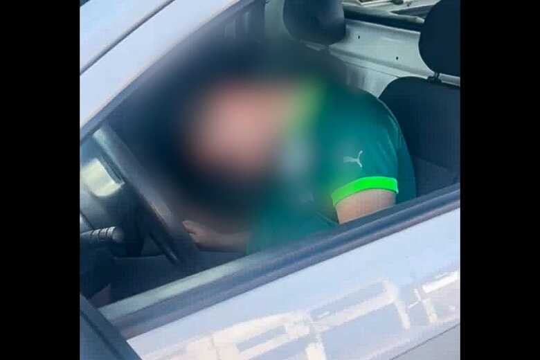 Motorista estava dormindo no ve&iacute;culo