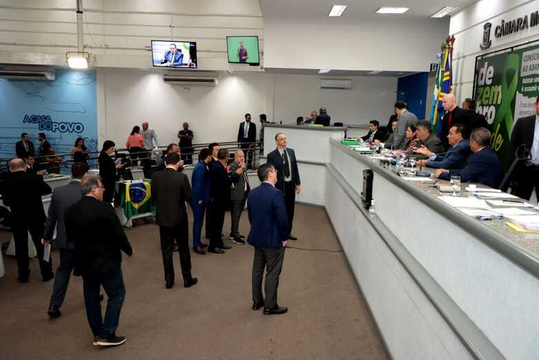 Sessão desta terça-feira (12)